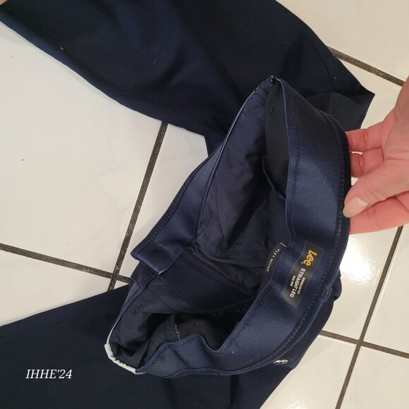 Lee Woman's Flex Motion Regular Fit Straight Leg Pants Size 2 - Picture 8 of 10